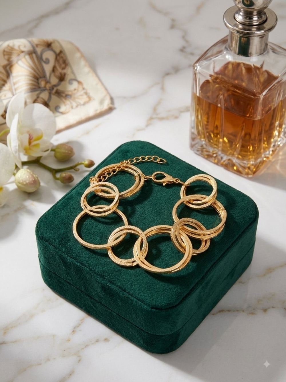 Classic Gold Interlinked Circle Bracelet - Women
